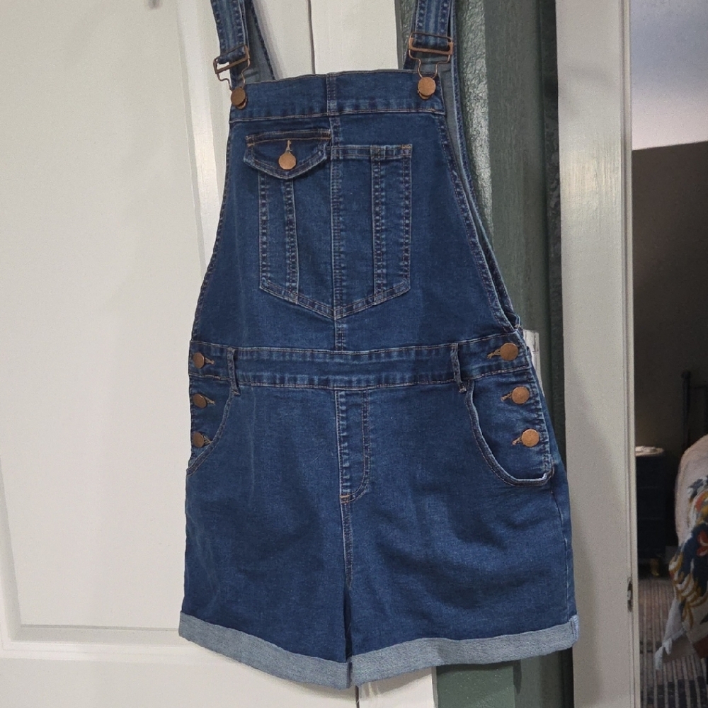 VENUS Shorts Overalls-NWOT